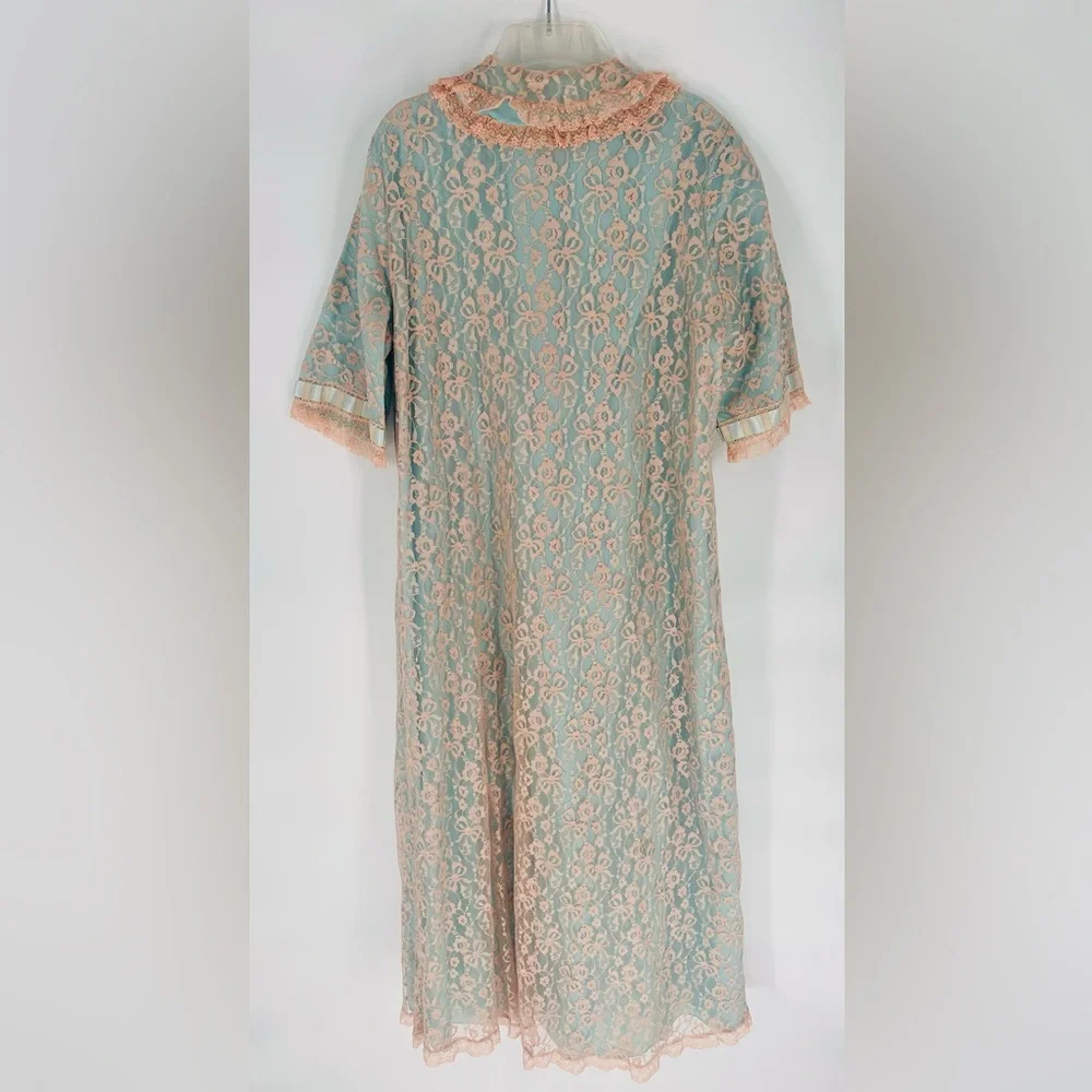 Lace Robe Kimono with Blue and Pink Accents and Ties Odette Barsa Vintage - Picture 5 of 7